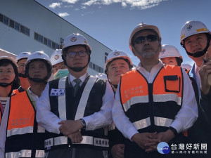新北市長侯友宜與桃園市長鄭文燦16日前往雙市交界的新北鶯歌地區視察捷運三鶯線工程
