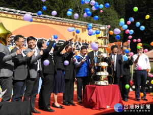 來賓為比賽啟動。（縣府提供）