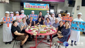 雲林家扶舉辦「家長生涯發展方案中餐丙級證照班」課程，提升社會競爭力，家扶媽媽們化身「總鋪師」下廚辦桌展現成果。
