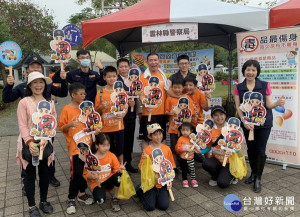 雲林咖啡半程馬拉松熱鬧登場，警方於現場辦理反毒、防詐、防搶、防竊及交通安全等宣導，提升民眾自我保護能力。