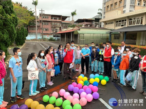 臺北區監理所所長梁郭國指大型車輛在行駛過程中，常因駕駛人視線位置、車輛高度及長度等原因易造成行車視野死角，尤其內輪差危險性，一旦事故發生，往往傷亡慘重 （記者黃村杉攝）
