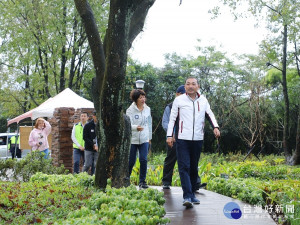 侯友宜28日前往汐止區康寧街及汐萬路視察工程成果