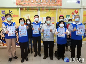 陳副縣長率稽查小組在5家業者宣導防疫。（縣府提供）