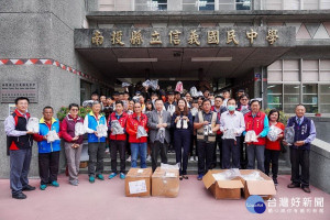 立委許淑華送愛到偏鄉，為信義鄉及仁愛鄉三所國中全體學生募得一人一雙運動鞋，共計333雙。