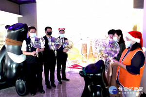 新悦花園酒店今天舉辦《聖誕點燈》送愛公益活動／陳致愷翻攝