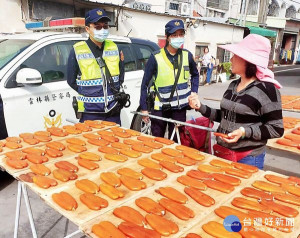 北港警分局加強執行「烏魚子守護專案」，提供商家積極竊盜防制作為與建議，希望透過有效的警民合作方式，深化商家防竊能量，強化警民連線管道。