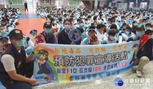 北港警分局偵查隊長鄧家福率員至北港高中為學子建立防制犯罪觀念，有效防堵青少年毒品及藥物濫用，避免因受誘惑走偏人生路。