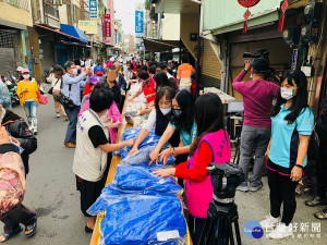 嘉義市愛鄉慈善會結合番社里辦公室舉辦寒冬送暖活動／陳致愷翻攝