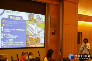 新北市長侯友宜16日主持第516次市政會議，展望2021的產業發展，經發局長何怡明於會中提出五大產業策略