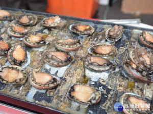 19日將於澳底漁港推出限量現烤九孔、鯖魚及石花凍等免費試吃，以及限量貢寮鮑福袋搶購 
