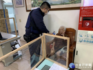 9旬老婦寒風中散步迷途，警伸援手助返家