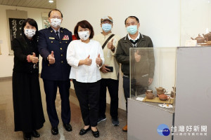 退警協會展出的書法、國畫和手捏陶作品／陳致愷翻攝
