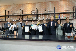 華陀酒業攜手大葉大學，黑米酒頭變身調酒與創意料理。圖／大葉大學提供
