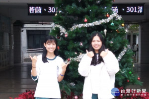 李美盷（左）與杜昭儀均獲清華選才錄取學士班。（中興高中提供）