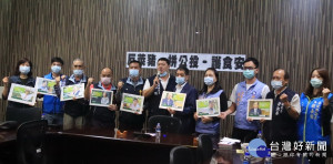 南投縣議會國民黨團宣示反萊豬拚公投護食安。（記者扶小萍攝）
