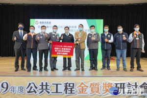 市府團隊獲得109年公務人員傑出貢獻獎肯定 市府團隊獲得109年公務人員傑出貢獻獎肯定
