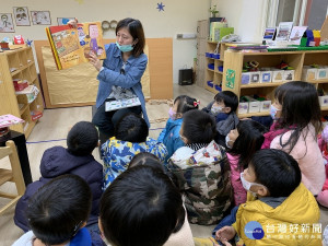 新北市為減輕學齡前家庭托育負擔，讓幼童學習不停歇，提供學期間課後及寒暑假期間課後留園照顧服務