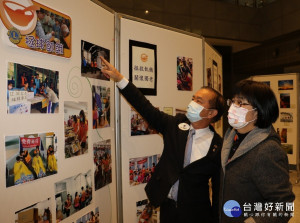 社會局長張錦麗出席國際獅子會300B2區6日於新北市政府一樓大廳舉辦社會服務故事攝影展
