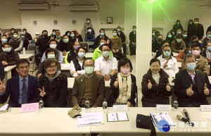 經濟部長王美花與立委蘇治芬等人參與能源轉型政策暨推動漁電共生專區座談會，允諾協助漁民自主發展漁電共生。