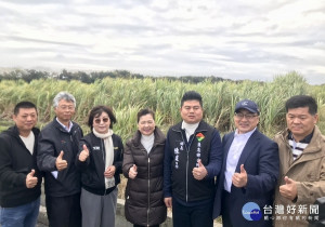 經濟部長王美花在立委蘇治芬等人陪同，參訪褒忠循環經濟產業園區，盼建構成農業科技機械產業聚落，打造農業循環示範區。