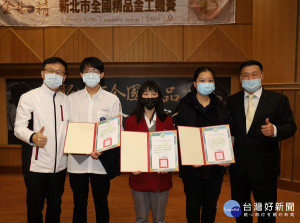 66位精品金工達人獲獎，7日於鶯歌工商舉辦頒獎典禮，教育局長張明文到場頒獎 