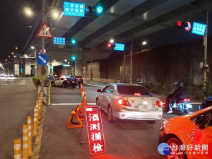 海山分局規劃自1月5日起至11日止執行為期1週「肇因防制」強化執法專案，針對「轉彎未依規定」及「酒後駕車」等造成車禍發生較多的違規，強化各項執法作為 