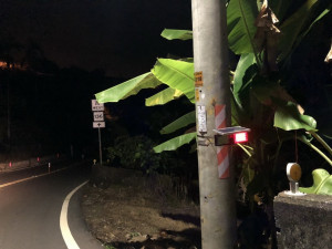 彎路裝爆閃燈。林重鎣攝