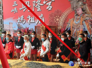 市長侯友宜12日出席三峽興隆宮媽祖廟重建動土大典
