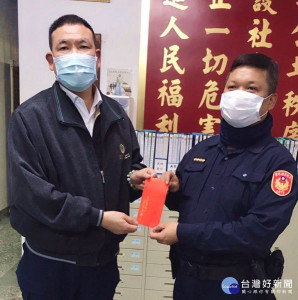 警察局長朱宗泰前往蔦松、金湖及口湖等所致贈加菜金，慰勉在嚴冬中辛勞執勤的員警，亦鼓勵加強關懷弱勢族群，提升為民服務效能。