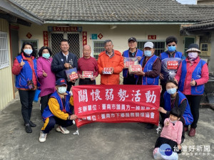 寒冬送暖，南市議員方一峰邀集慈善團體關懷弱勢邊緣戶。
