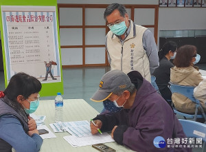 榮服處林火土處長到場關心媒合活動面試狀況