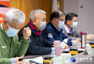 高副市長及行政首長聽取抗旱簡報

