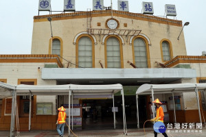 嘉義市府針對人潮聚集地點，加強消毒作業／陳致愷翻攝