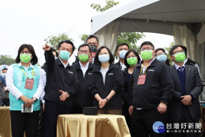 總統蔡英文訪視嘉義，支持嘉義縣成為航太及無人機重鎮／陳致愷翻攝