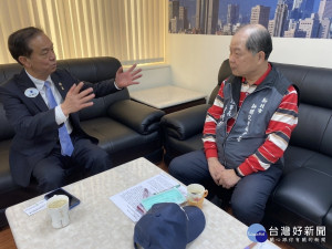 新北市新聞記者職業工會理事長黃村杉22日拜會國際獅子會300B2區總監梁金生