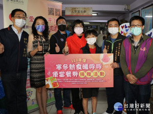 王威元議員媒合好友愛心，提供了1,200張便當兌換券，捐給新北市人安平安站和街友外展中心