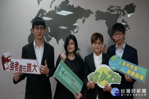 劉威成及鄧筑瑄（左起2人）獲得俄羅斯公費獎學金。