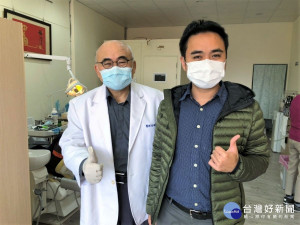集集有牙醫診所了，右為集集鎮長陳紀衡。