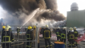 嘉義市青年街工廠火警造成嚴重空汙／陳致愷翻攝