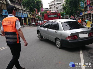 發現路邊停車格停放註銷號牌車輛，立刻通報監理單位和警方前往取締、拖吊車輛及收回車牌，藉以遏止已註銷牌照的車輛違規上路