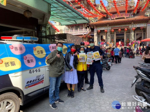 志工到福興宮維護交通。林重鎣攝