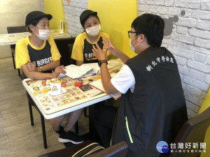 為增進勞資和諧，保障勞工權益，勞工局主動出擊輔導中小企業符合法令規範