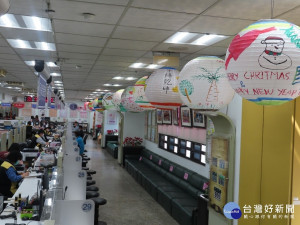 新北市新莊戶政事務所利用辦公廳舍展出新住民彩繪燈籠