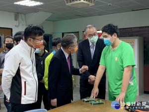 勞動部次長林三貴及教育局長張明文昨(24)日到場為國中技藝競賽選手加油打氣勉勵