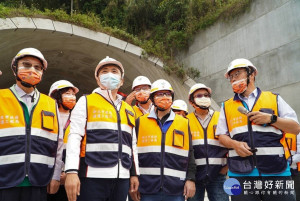 侯友宜26日前往安坑輕軌工區視察