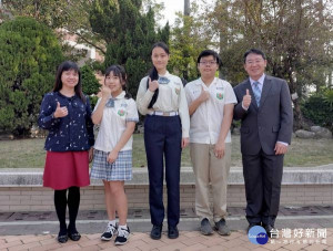 號稱史上最難的大學學測成績公告，北港高中成績亮眼，黃姵穎、陳星攸及鄭雲升同學更是突出，展現北高教學團隊認真付出的成果。