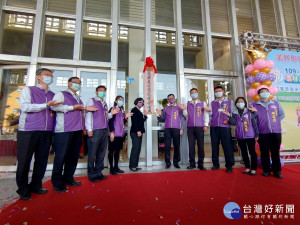 5年舉辦1次的「農林漁牧業普查」將於5月1日開跑，今日正式掛牌。圖／記者鄧富珍攝