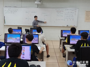 教育局推動高中與大學學系合作開設短期課程專區，3月份起由各高中邀請北區大學學系教授到校，開設22門以上的免費短期課程講座、營隊