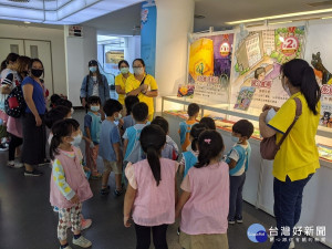 環保局去年首次辦理「繪眼識地球」環境教育繪本徵選比賽，引發迴響熱烈，今(110)年度繪本徵選比賽再度起跑，各組首獎高達5萬元 