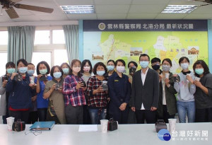 北港警分局長顏偉丞感謝女姓員警經年的辛勞，並肯定在工作上優異的表現，於國際婦女節透過座談傾聽及溝通，彰顯性別平權及慶祝婦女節。（記者陳昭宗拍攝）